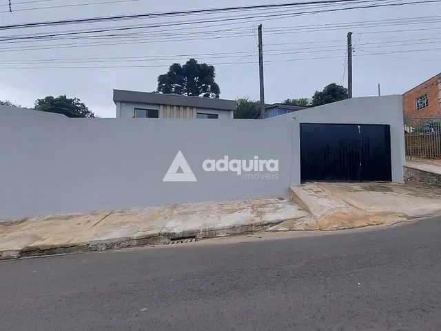 Casa com 672m² 3 quartos e 3 banheiros, à venda, no bairro Uvaranas em Ponta Grossa