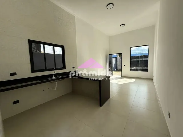 Casa com 150m² 2 quartos e 2 banheiros, à venda, no bairro Golfinho em Caraguatatuba