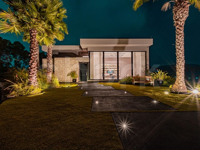 Casa com 1700m² 4 quartos e 7 banheiros, à venda, no bairro Residencial Tamboré em Barueri