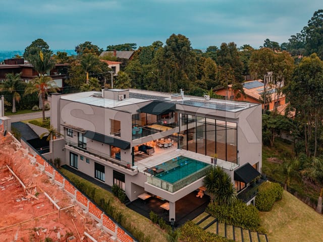 Casa com 1700m² 4 quartos e 7 banheiros, à venda, no bairro Residencial Tamboré em Barueri