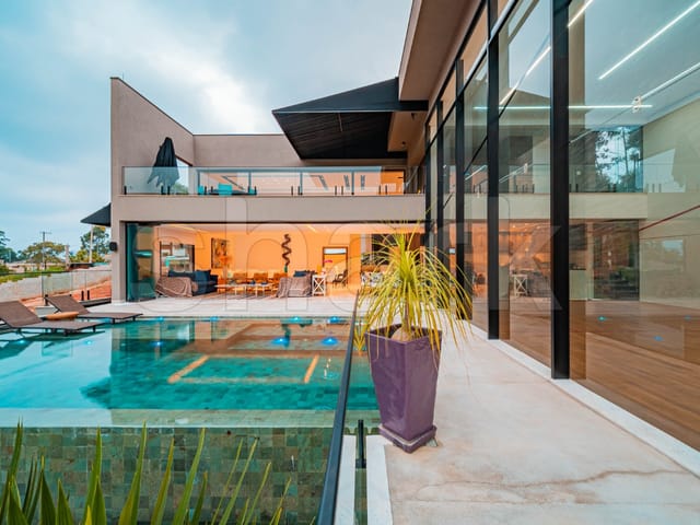 Casa com 1700m² 4 quartos e 7 banheiros, à venda, no bairro Residencial Tamboré em Barueri