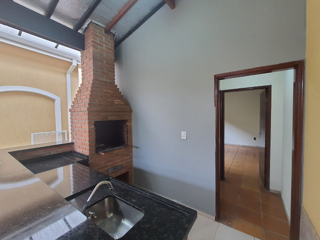 Casa com 393m² 4 quartos e 3 banheiros, à venda, no bairro Jardim Santa Clara em Taubaté