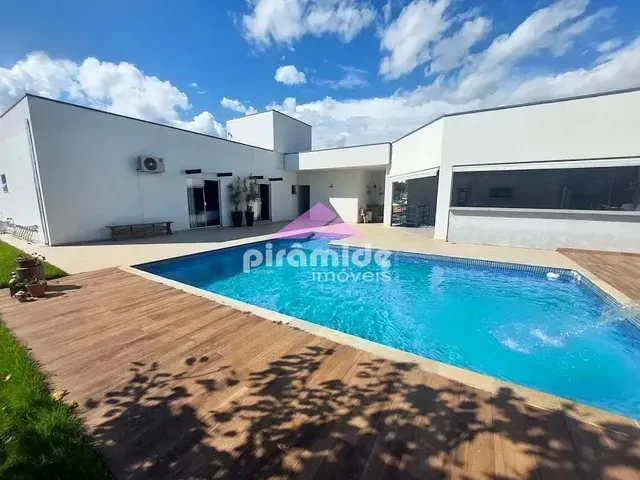 Casa com 1000m² 4 quartos e 3 banheiros, à venda, no bairro Jardim Terras de Santa Helena em Jacareí