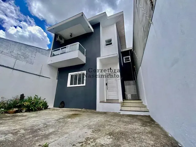 Casa com 175m² 3 quartos e 2 banheiros, à venda, no bairro Loteamento Villa Branca em Jacareí