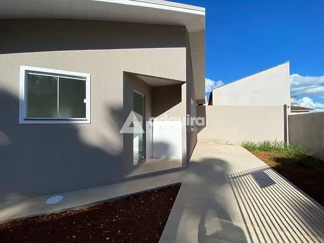 Casa com 57m² 2 quartos e 1 banheiro, à venda ou para alugar, no bairro Uvaranas em Ponta Grossa