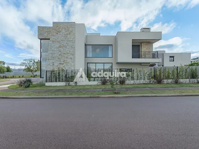 Casa com 345m² 4 quartos e 4 banheiros, à venda ou para alugar, no bairro Jardim Carvalho em Ponta Grossa