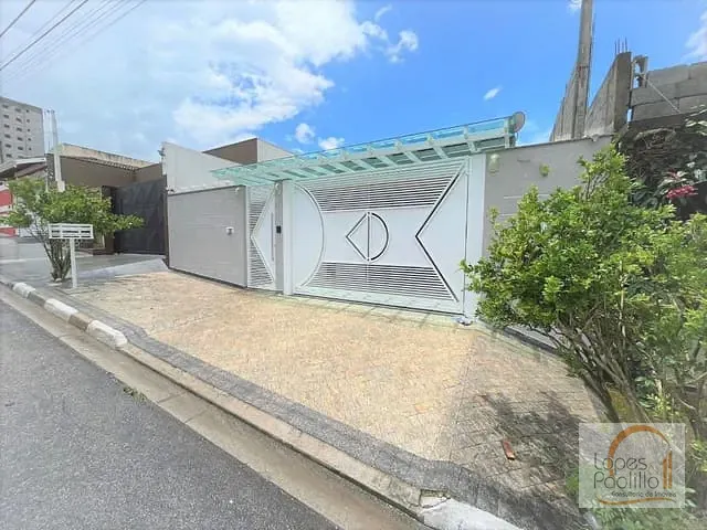 Casa com 250m² 4 quartos e 3 banheiros, à venda, no bairro Jardim das Palmeiras em Atibaia