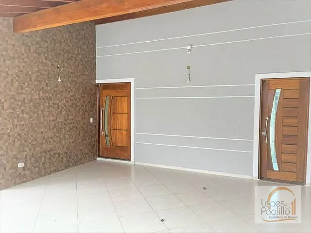 Casa com 250m² 4 quartos e 3 banheiros, à venda, no bairro Jardim das Palmeiras em Atibaia