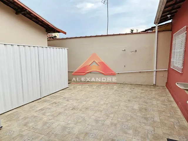 Casa com 250m² 1 quarto e 1 banheiro, para alugar, no bairro Vila Industrial em São José dos Campos