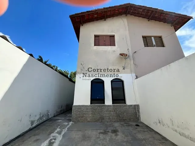 Casa com 90m² 3 quartos e 2 banheiros, para alugar, no bairro Jardim Jacinto em Jacareí