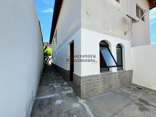 Casa com 90m² 3 quartos e 2 banheiros, para alugar, no bairro Jardim Jacinto em Jacareí