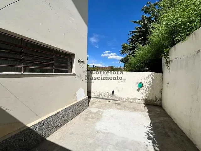 Casa com 90m² 3 quartos e 2 banheiros, para alugar, no bairro Jardim Jacinto em Jacareí