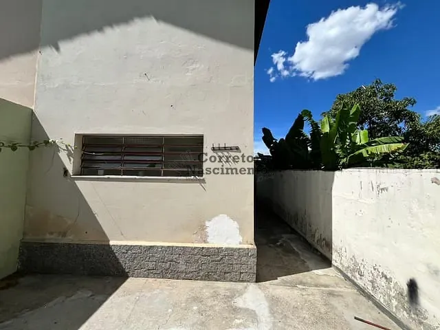 Casa com 90m² 3 quartos e 2 banheiros, para alugar, no bairro Jardim Jacinto em Jacareí