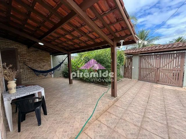 Casa com 216m² 3 quartos e 2 banheiros, para alugar, no bairro Porto Novo em Caraguatatuba