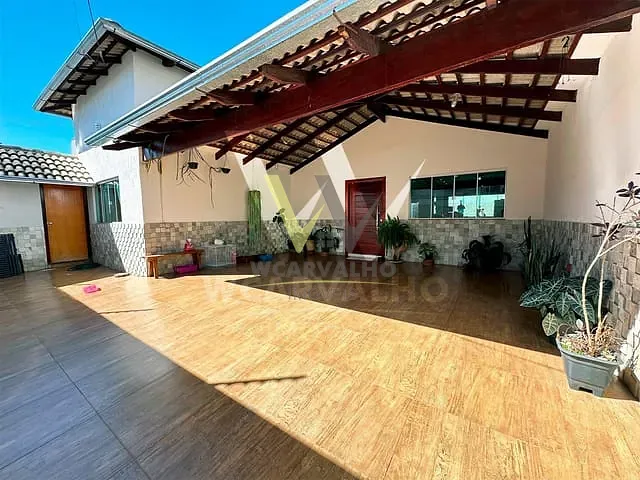 Casa com 300m² 3 quartos e 2 banheiros, à venda, no bairro Vila Bella em Anápolis