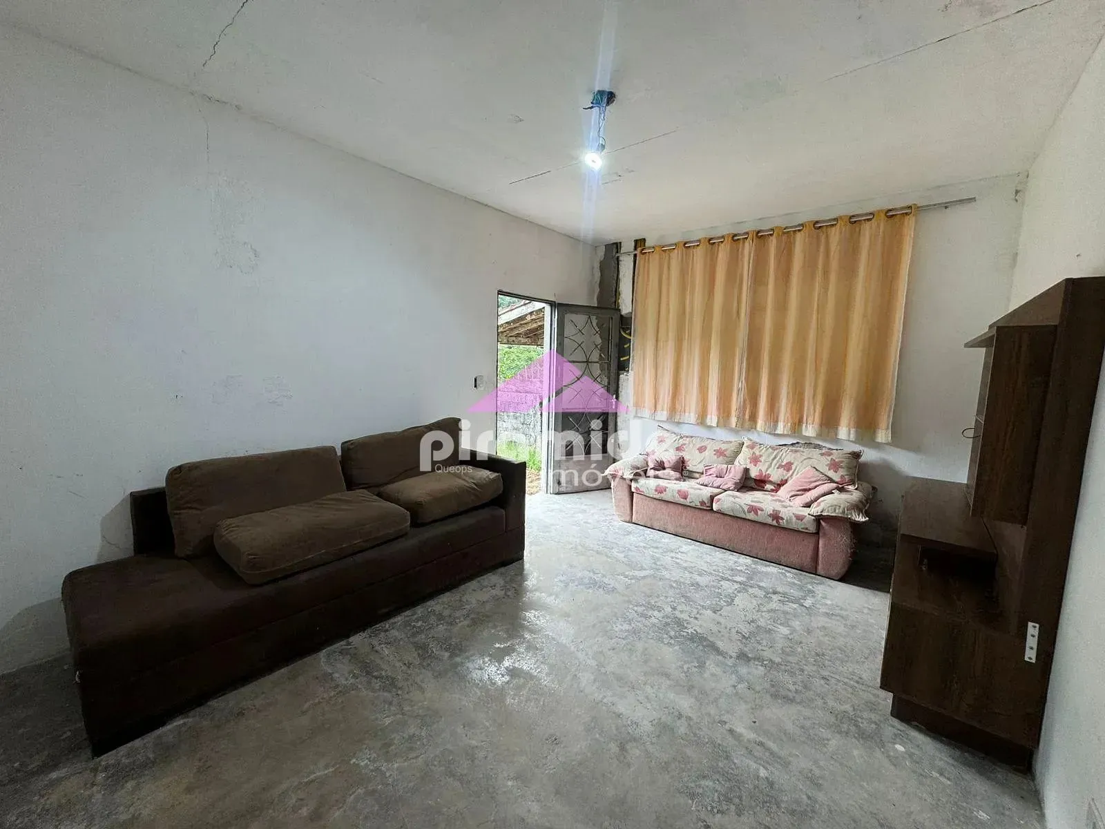 Casa, 3 quartos, 216 m² - Foto 1