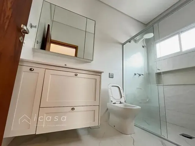 Casa com 330m² 5 quartos e 4 banheiros, para alugar, no bairro Urbanova em São José dos Campos