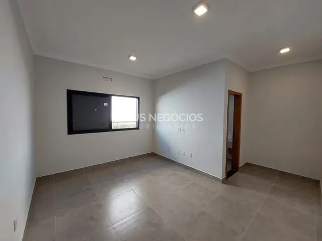 Casa com 1000m² 4 quartos e 4 banheiros, à venda, no bairro Condomínio Saint Charbel em Araçoiaba da Serra