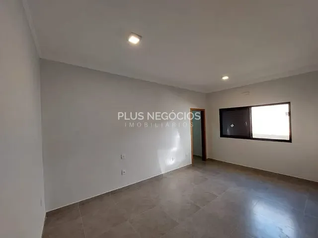 Casa com 1000m² 4 quartos e 4 banheiros, à venda, no bairro Condomínio Saint Charbel em Araçoiaba da Serra