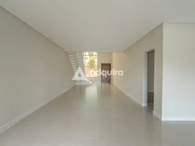 Casa com 300m² 4 quartos e 5 banheiros, à venda, no bairro Colônia Dona Luíza em Ponta Grossa