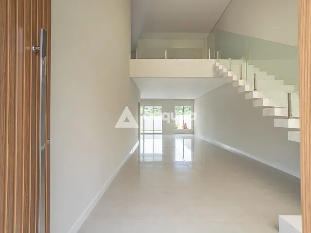 Casa com 300m² 4 quartos e 5 banheiros, à venda, no bairro Colônia Dona Luíza em Ponta Grossa