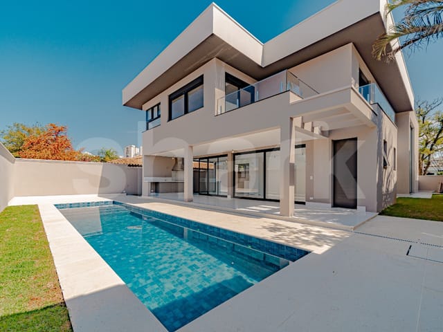 Casa com 560m² 4 quartos e 6 banheiros, à venda ou para alugar, no bairro Alphaville Residencial Um em Barueri