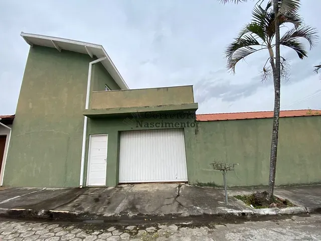 Casa com 300m² 4 quartos e 2 banheiros, à venda, no bairro Jardim Santa Maria em Jacareí