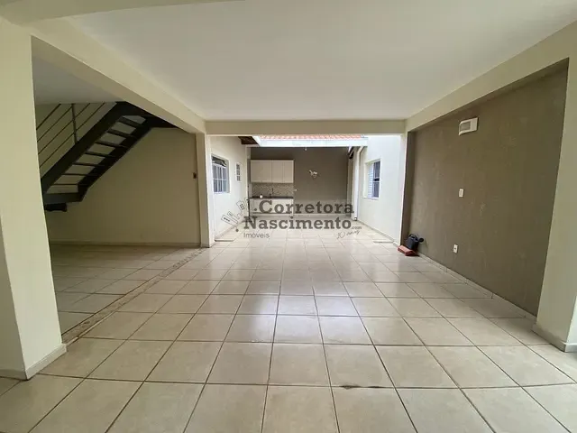 Casa com 300m² 4 quartos e 2 banheiros, à venda, no bairro Jardim Santa Maria em Jacareí