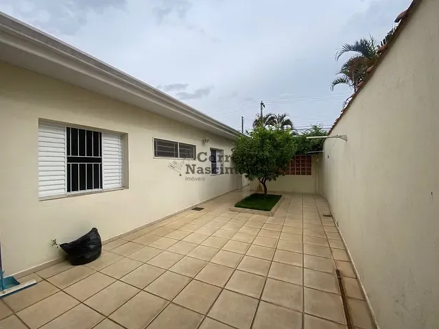 Casa com 300m² 4 quartos e 2 banheiros, à venda, no bairro Jardim Santa Maria em Jacareí