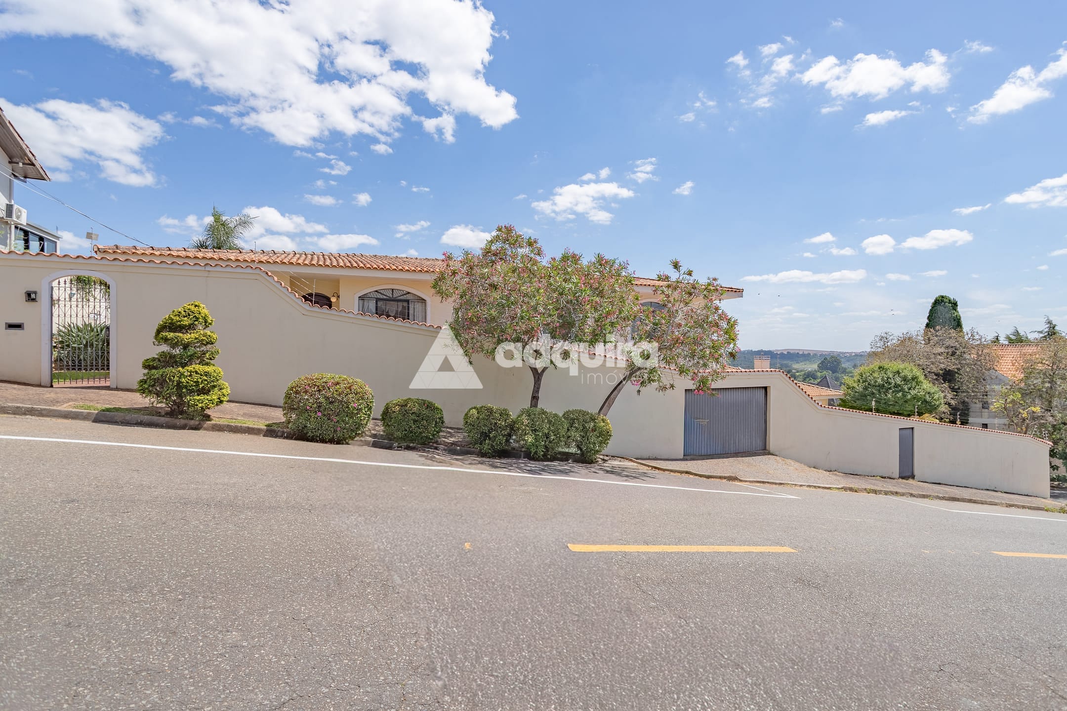 Casa, 4 quartos, 325 m² - Foto 2