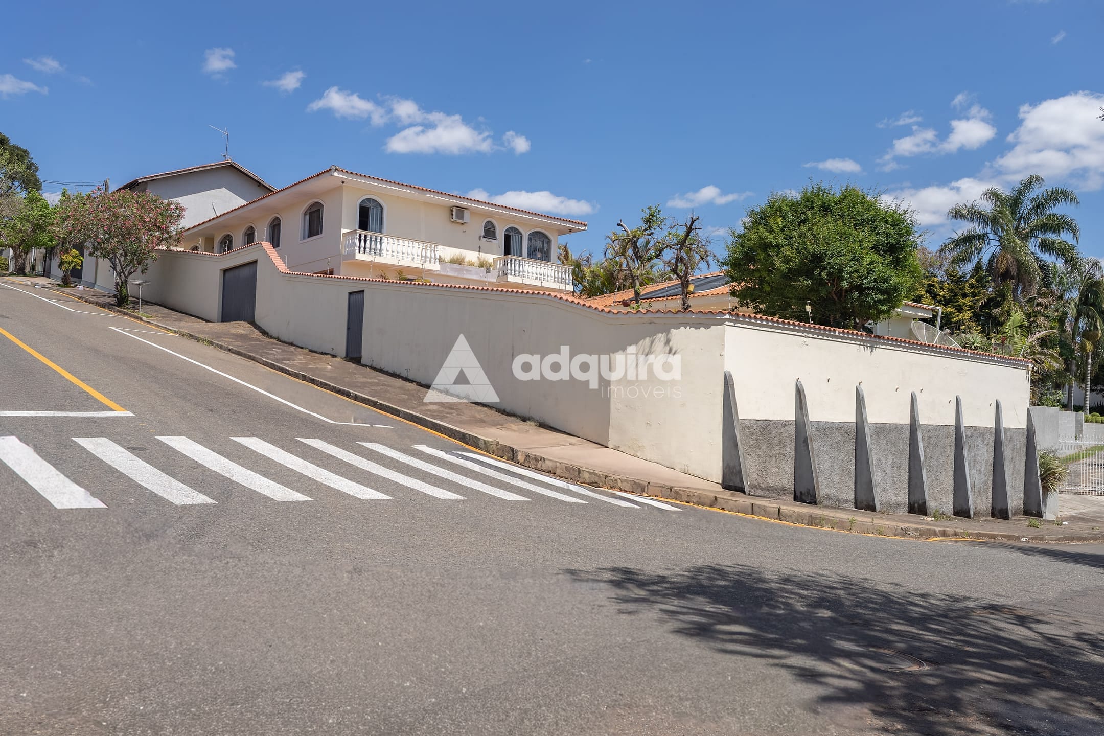 Casa, 4 quartos, 325 m² - Foto 1