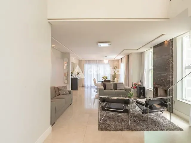Casa 3 quartos e 5 banheiros, à venda, no bairro Oficinas em Ponta Grossa