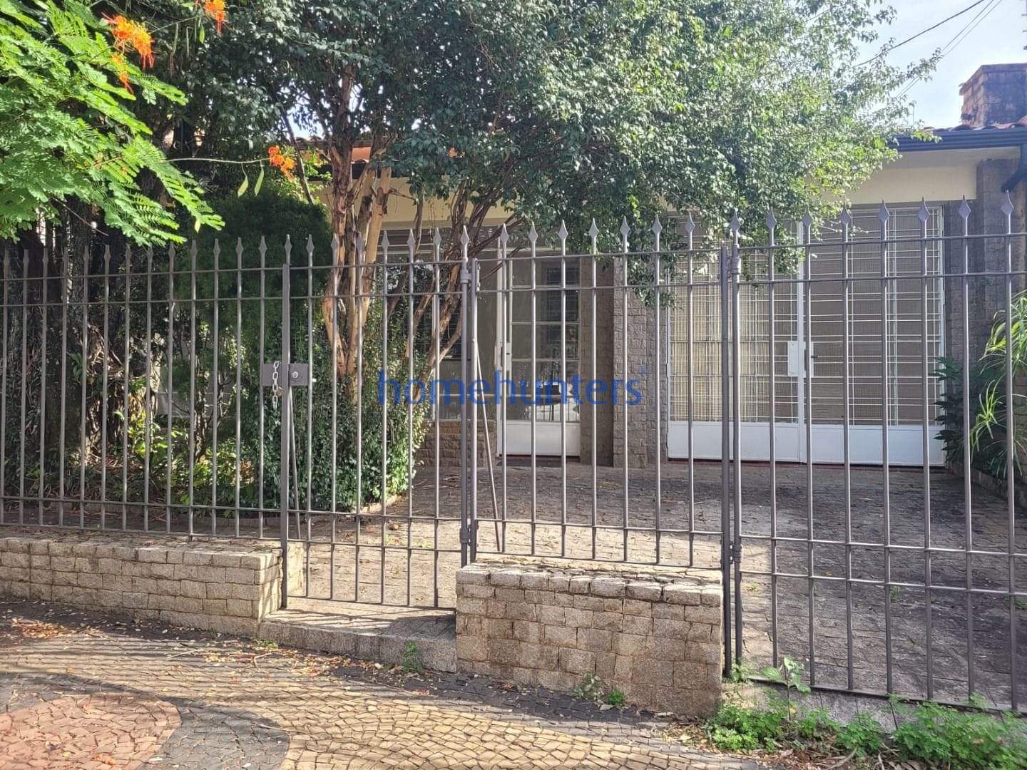 Casa à venda com 3 quartos, 209m² - Foto 1