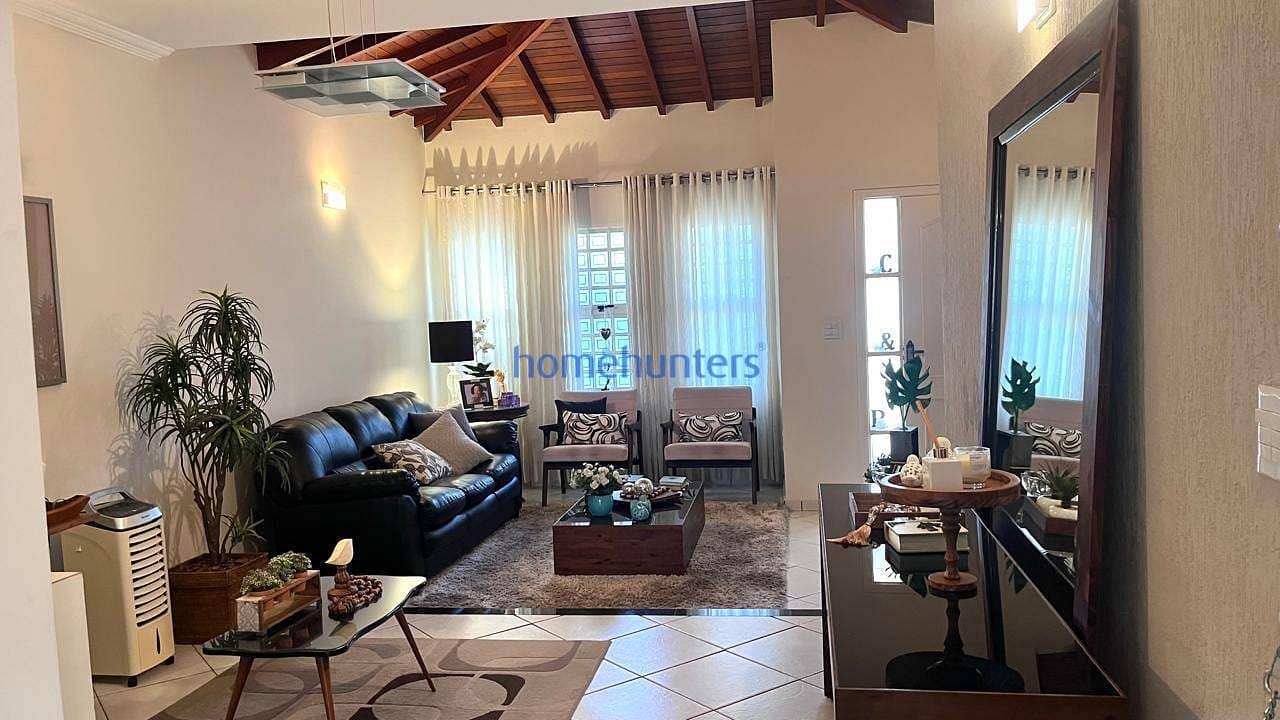 Casa à venda com 3 quartos, 223m² - Foto 2