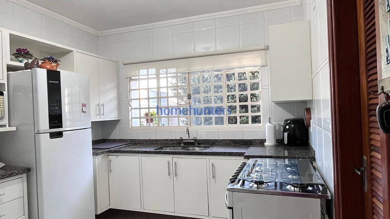 Casa à venda com 3 quartos, 223m² - Foto 4