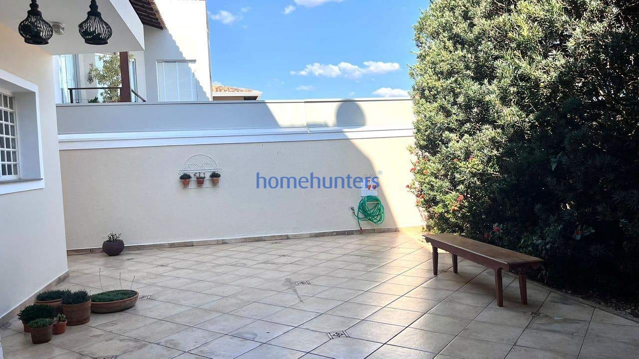 Casa à venda com 3 quartos, 223m² - Foto 16