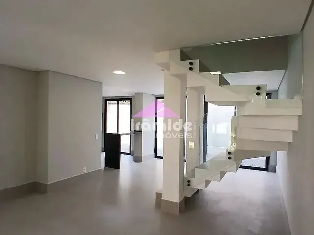 Casa com 10m² 5 quartos e 4 banheiros, à venda, no bairro Camburi em São Sebastião