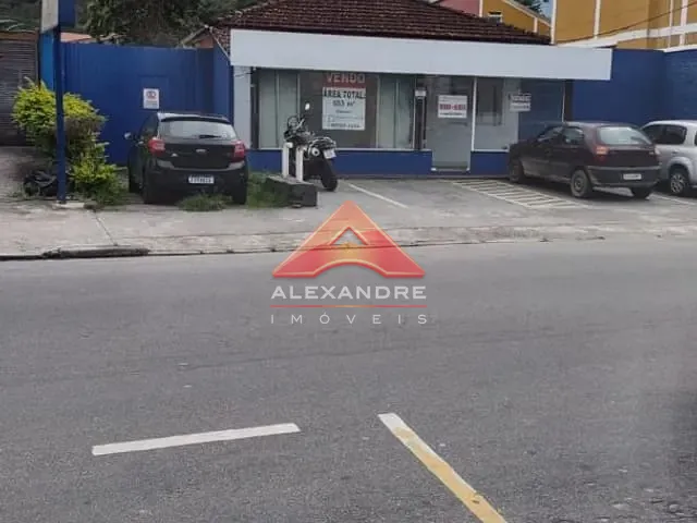 Casa com 653m² 2 quartos e 4 banheiros, à venda, no bairro Centro em Caraguatatuba