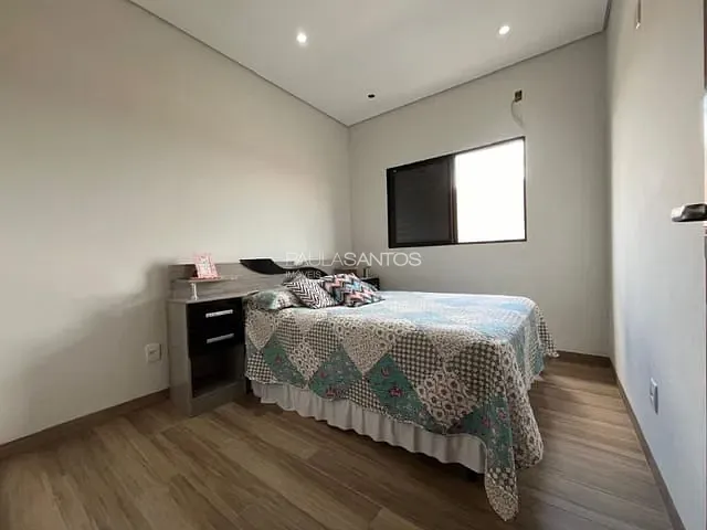 Casa com 134m² 4 quartos e 4 banheiros, à venda, no bairro Jardim Residencial Vivenda do Itavuvu em Sorocaba