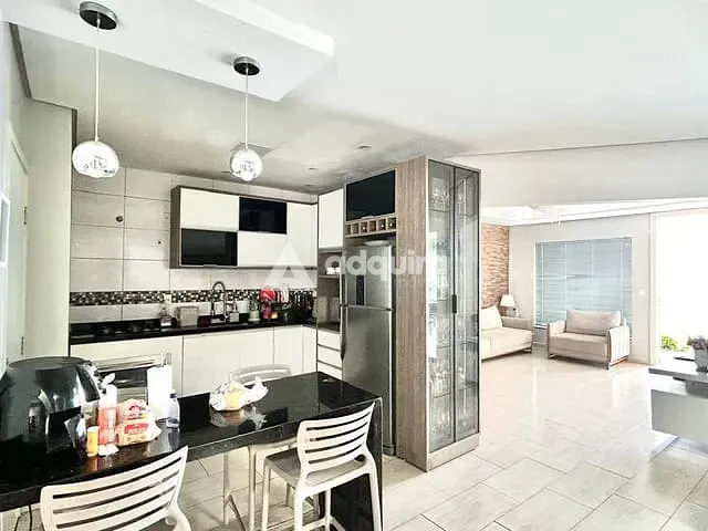Casa com 300m² 3 quartos e 3 banheiros, à venda, no bairro Jardim Carvalho em Ponta Grossa