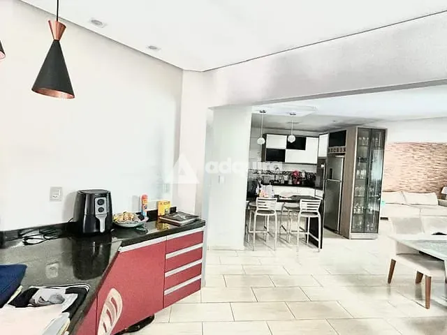 Casa com 300m² 3 quartos e 3 banheiros, à venda, no bairro Jardim Carvalho em Ponta Grossa