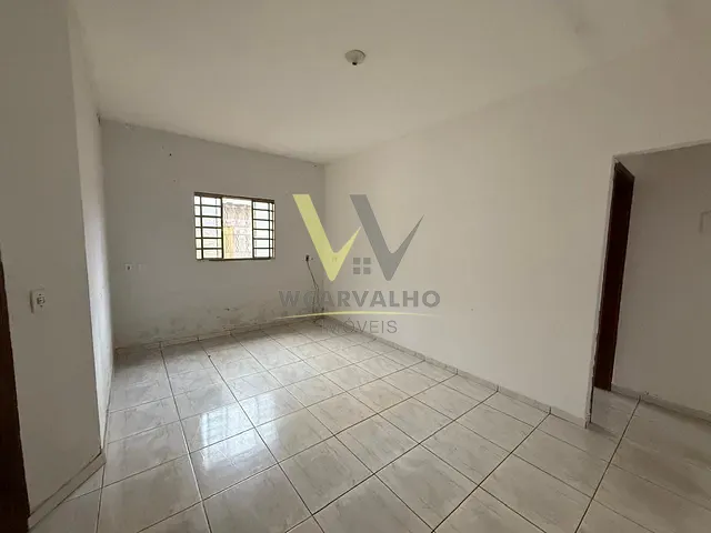 Casa com 300m² 2 quartos e 2 banheiros, à venda, no bairro Parque dos Pirineus em Anápolis
