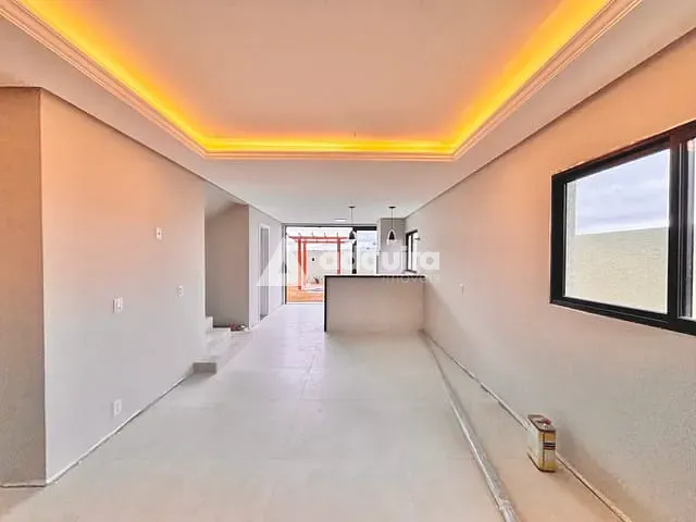 Casa com 200m² 3 quartos e 3 banheiros, à venda, no bairro Jardim Carvalho em Ponta Grossa