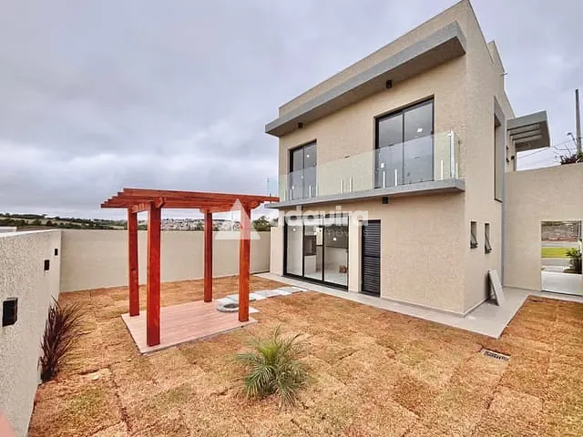 Casa com 200m² 3 quartos e 3 banheiros, à venda, no bairro Jardim Carvalho em Ponta Grossa