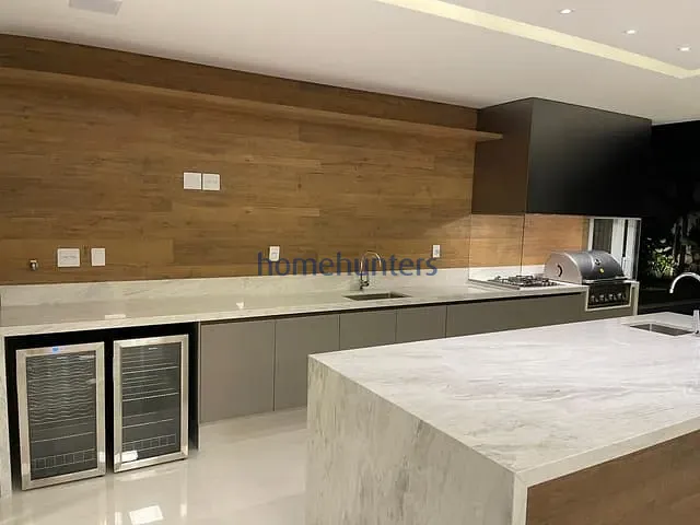 Casa com 685m² 4 quartos e 6 banheiros, à venda, no bairro Alphaville em Campinas