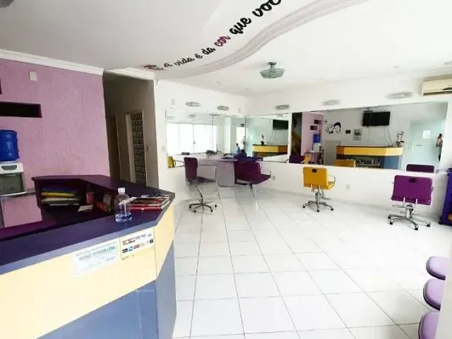 Casa com 300m² 9 quartos e 5 banheiros, à venda, no bairro Parque Industrial em São José dos Campos
