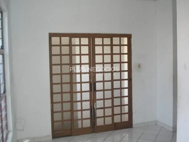 Casa com 300m² 2 quartos e 2 banheiros, à venda, no bairro Centro em Votorantim