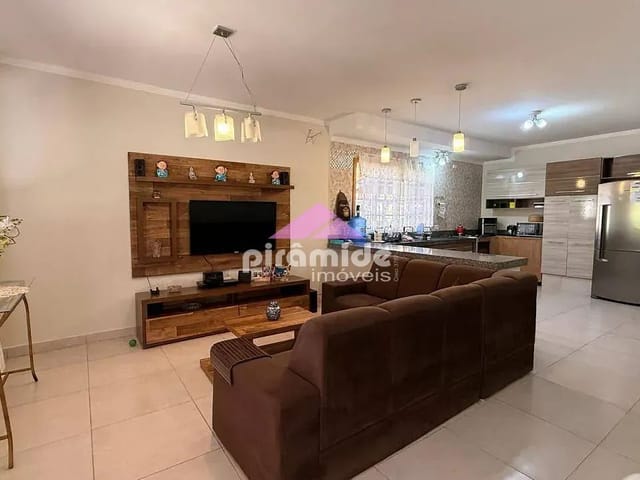Casa com 815m² 2 quartos e 2 banheiros, à venda, no bairro Lambari em Guararema