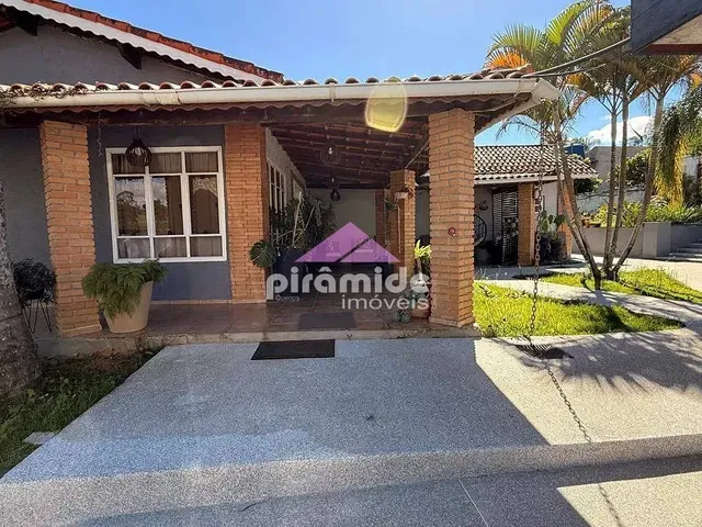 Casa com 1148m² 3 quartos e 4 banheiros, à venda, no bairro Lambari em Guararema
