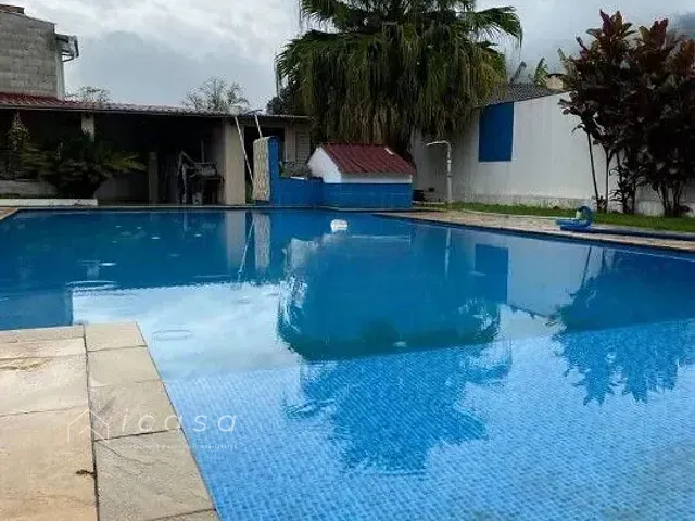 Casa com 1459m² 3 quartos e 4 banheiros, à venda, no bairro Paratei em Guararema